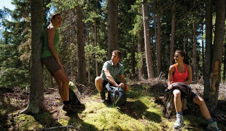 Wandern auf gekennzeichneten Wegen im Paznauntal Tirol