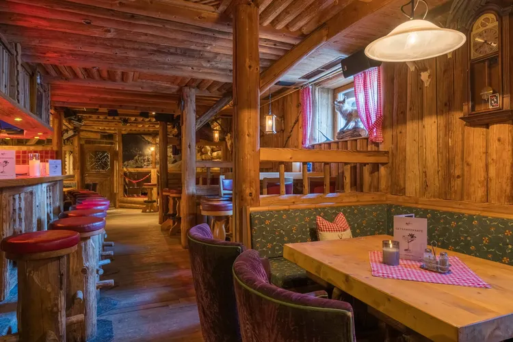 Restaurant Holzverkleidung Inneneinrichtung Tirol - Hotel See Paznauntal