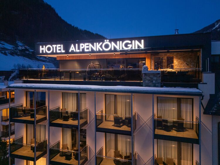 Hotel Alpenkoenigin Drohnenaufnahme Berge - Hotel See Paznauntal