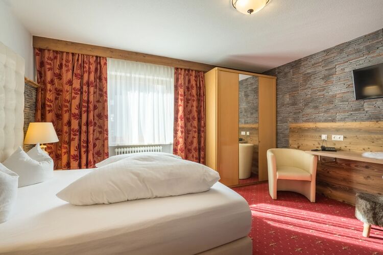 Hotel Zimmer Wohnkomfort Naturhotel Adlaca Tirol